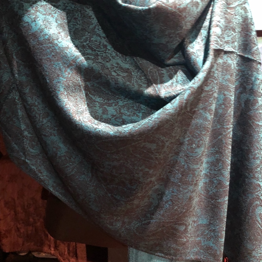 Vintage style paisley pashmina shawl
